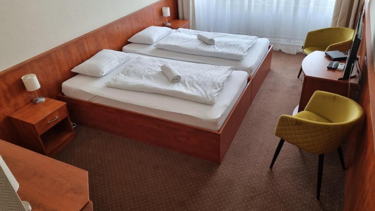 Sport Hotel Татабанья Экстерьер фото